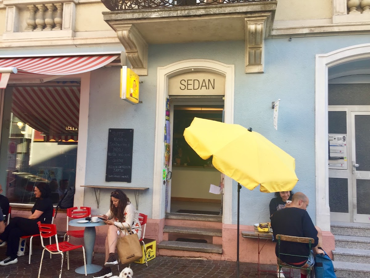Sedan Cafe - Photo 3