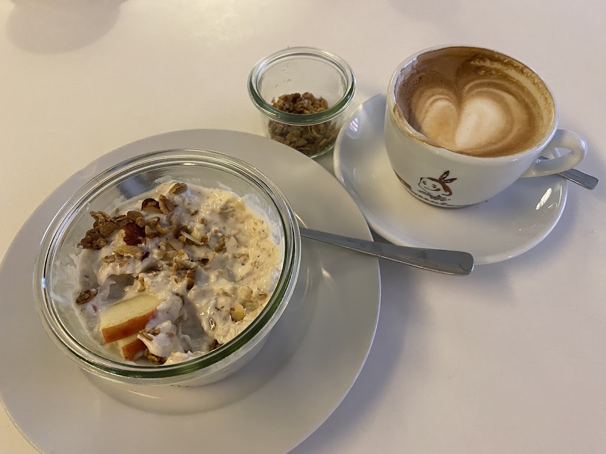 Sedan Cafe - Photo 4