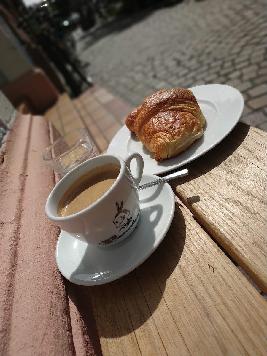 Sedan Cafe - Photo 6