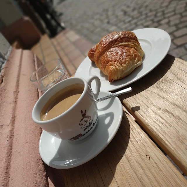 Kaffee Und Croissant