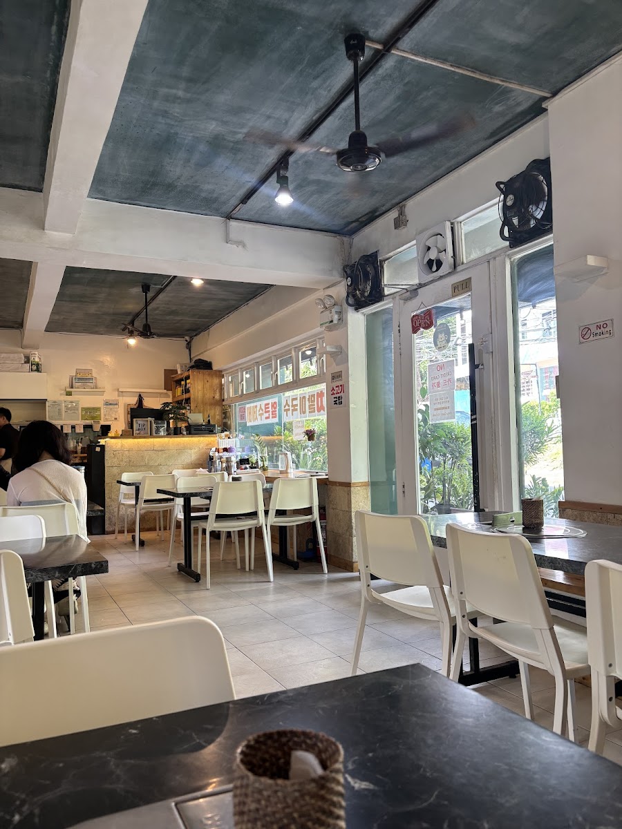 Quara Korean Restaurant 꽐라 한식당 - Photo 2