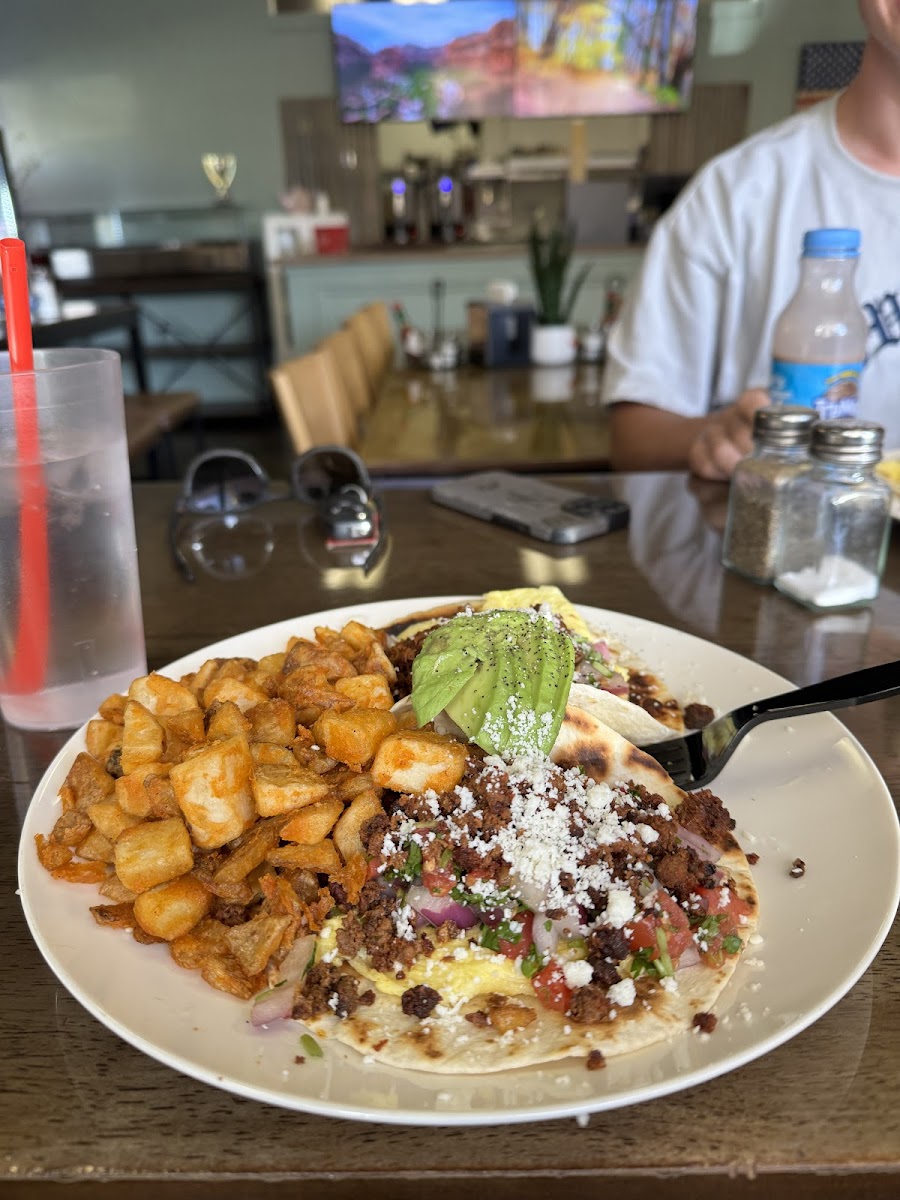 E M Brunch & Café - Photo 4