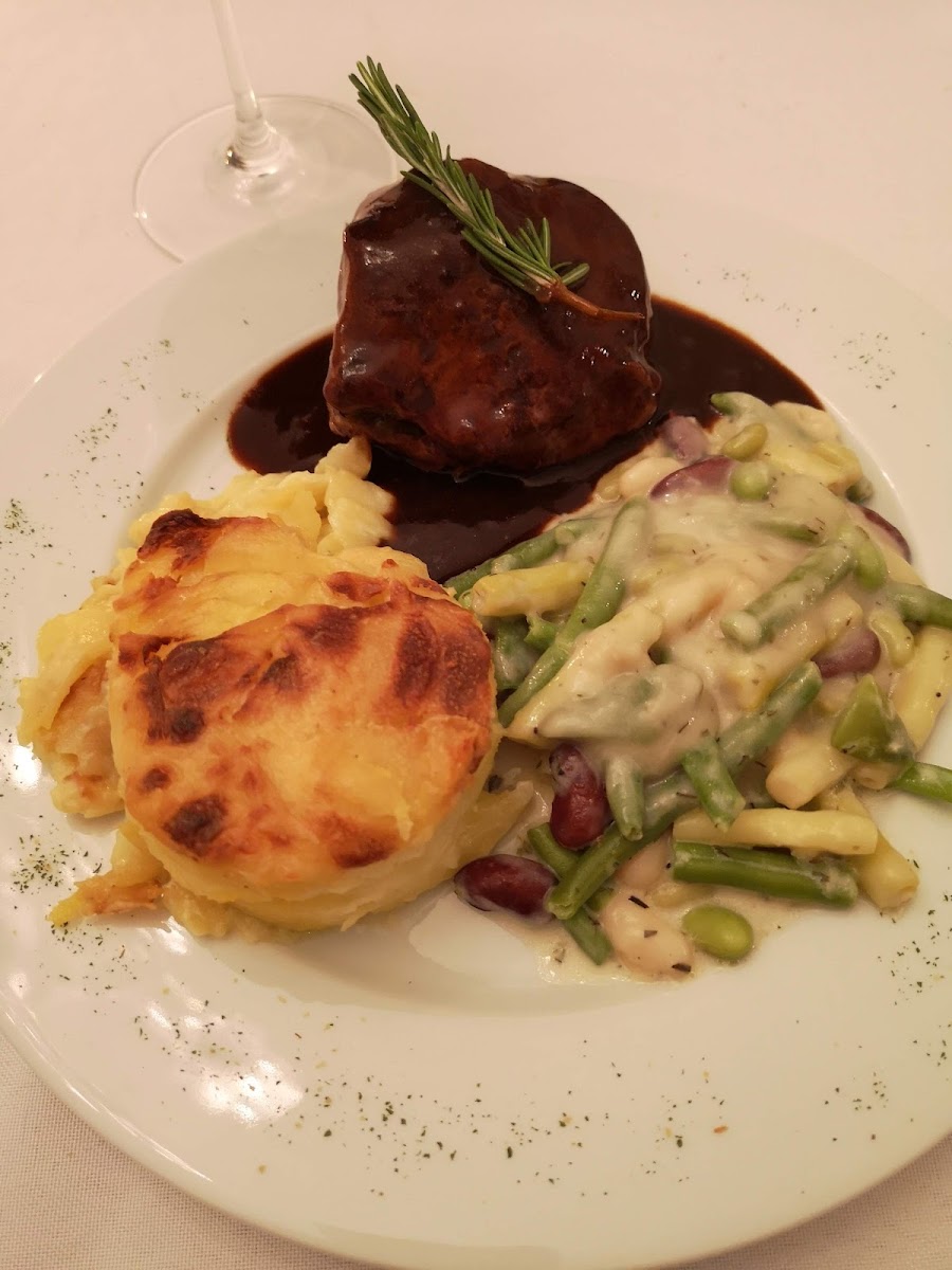 Christians Restaurant - Photo 8