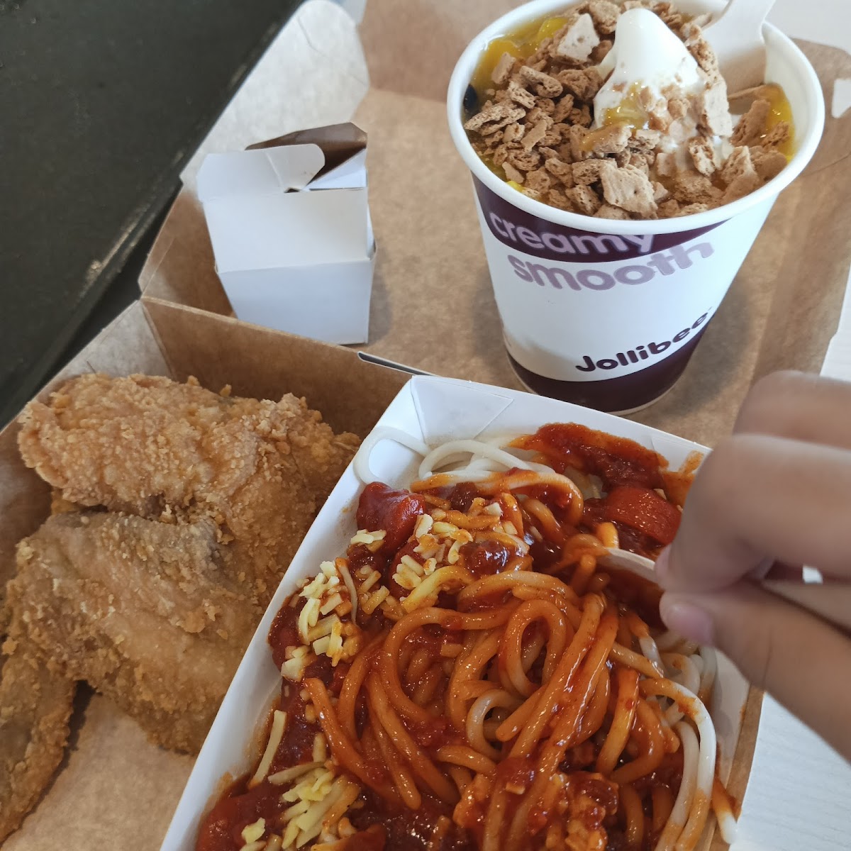 Jollibee Nabunturan - Photo 8