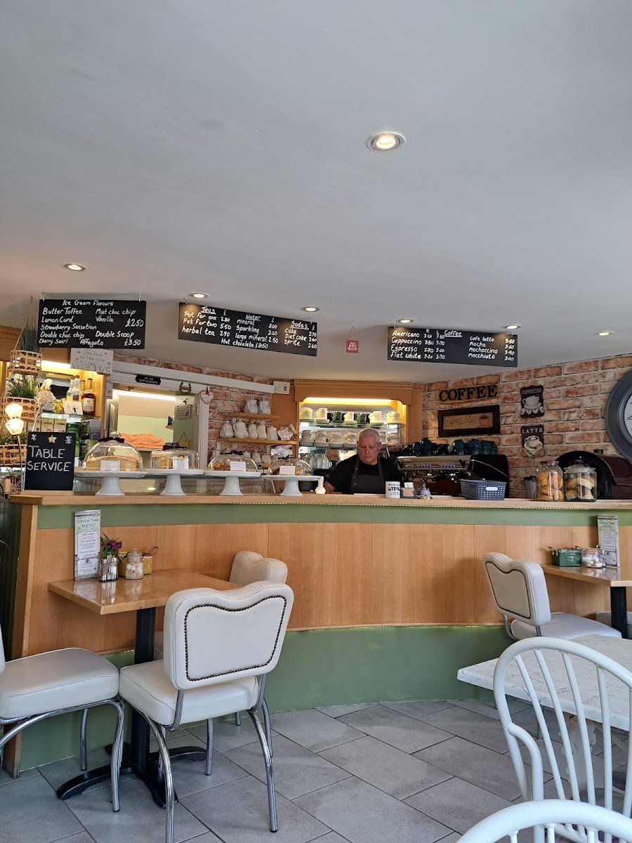 Cocoa Tree Cafe - Photo 4
