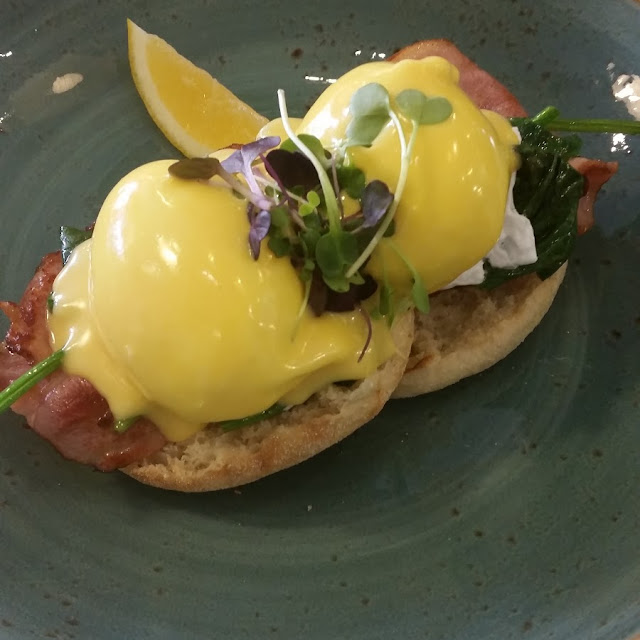 Eggs Benedict