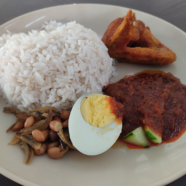 Nasi Lemak Ayam Goreng