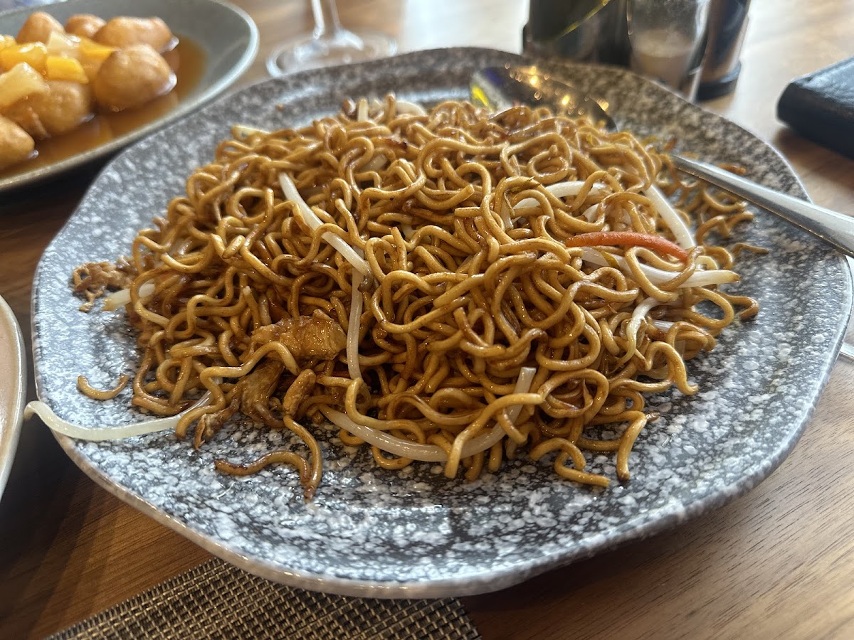 Dong Jing - Photo 1