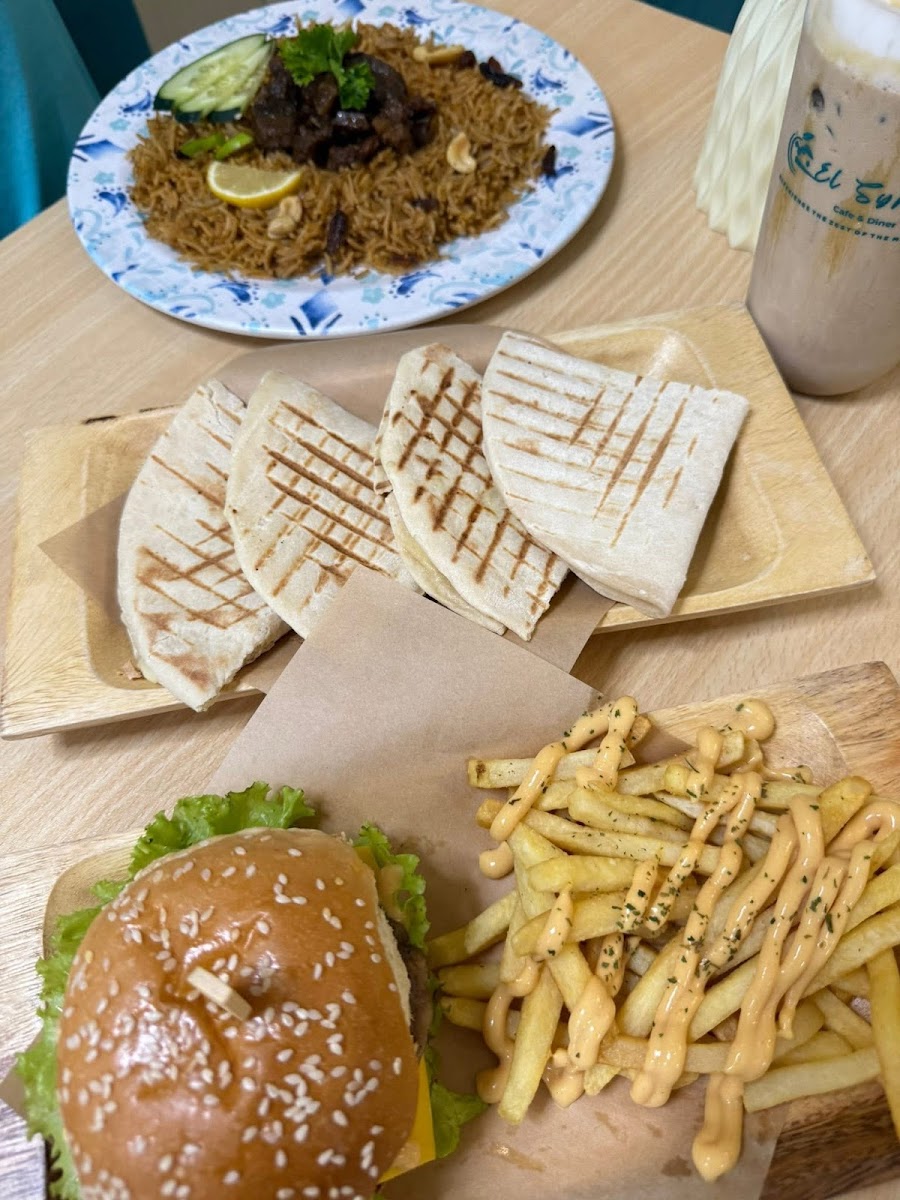 El Syriano Café and diner - Photo 9