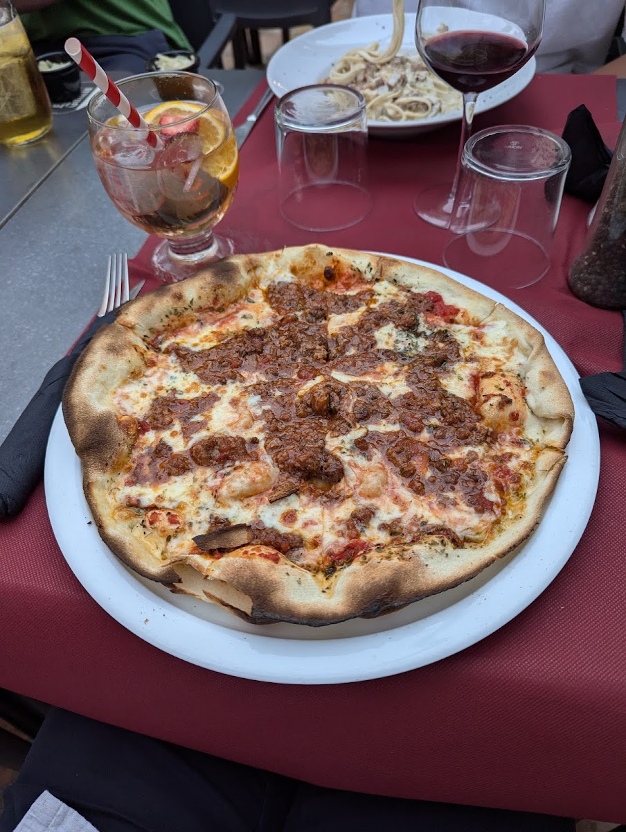 Dante's Pizzeria Steak-House - Photo 3