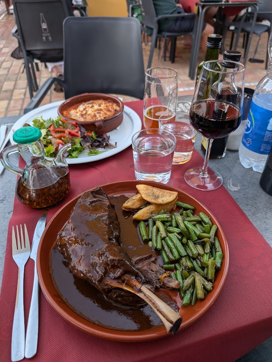 Dante's Pizzeria Steak-House - Photo 5