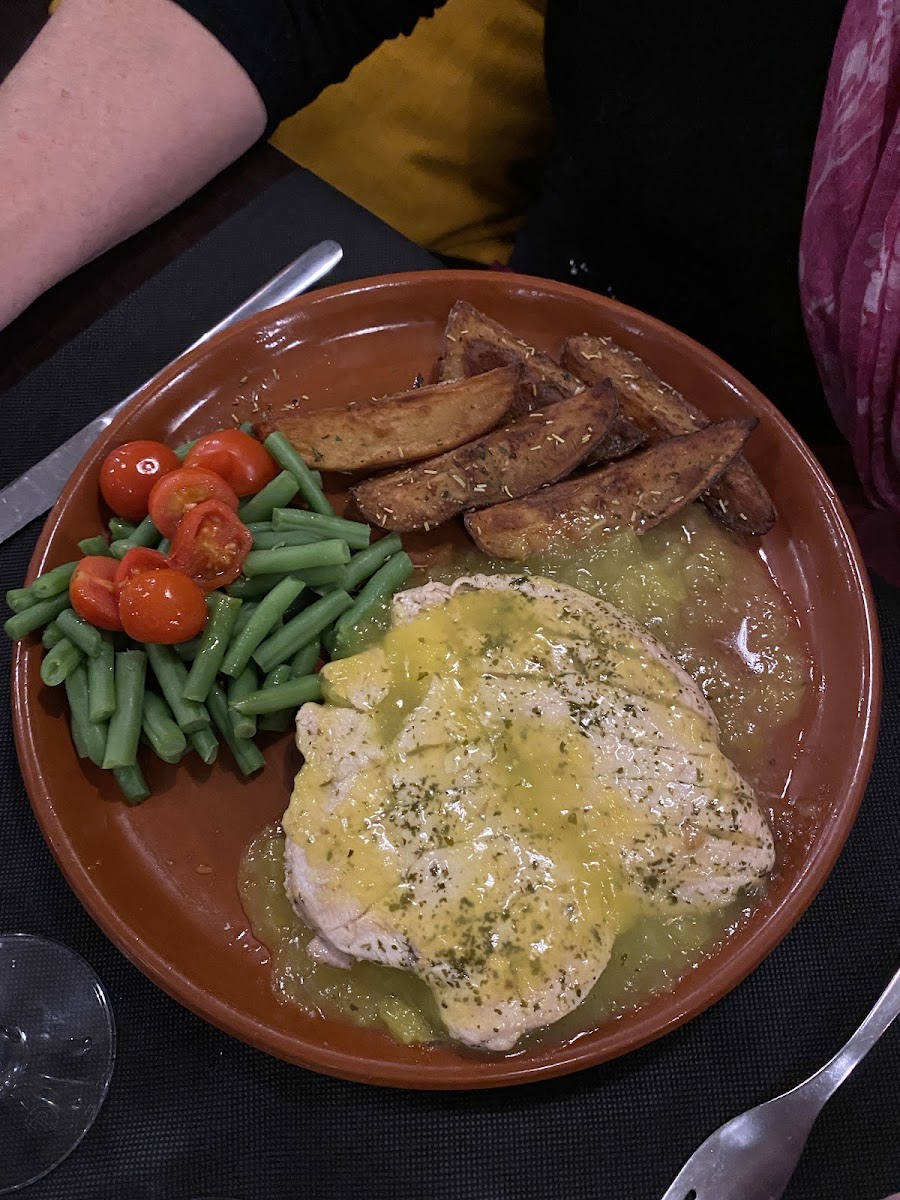 Dante's Pizzeria Steak-House - Photo 8