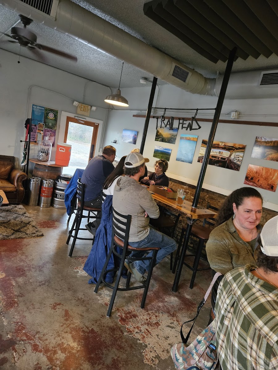 Trailhead Beer Market - Photo 4