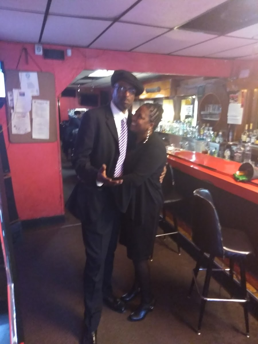 J & R's Lounge - Photo 5