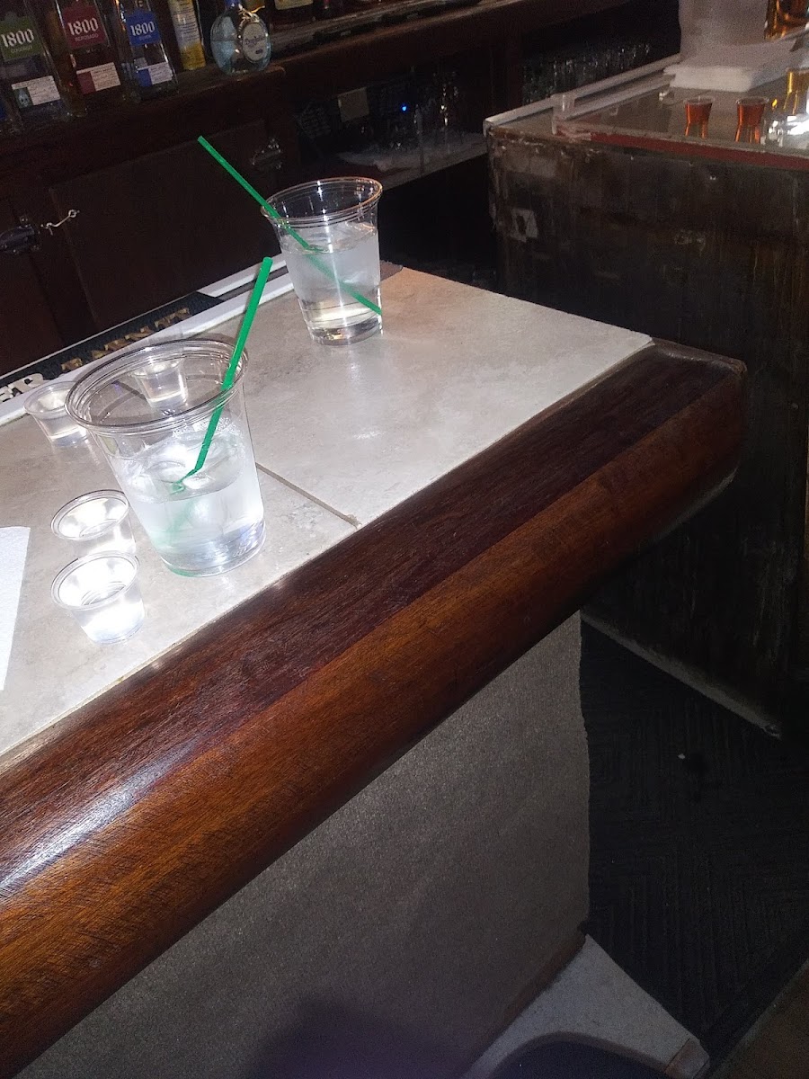 J & R's Lounge - Photo 8