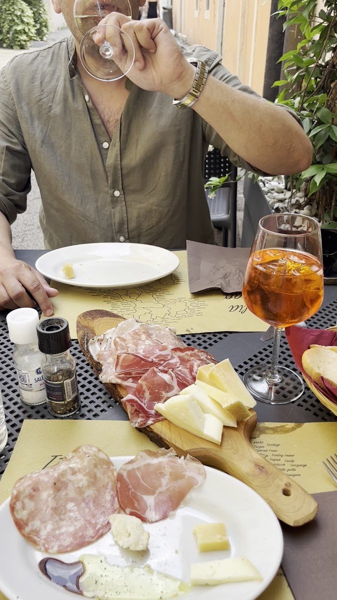Veneto’s Osteria - Photo 1