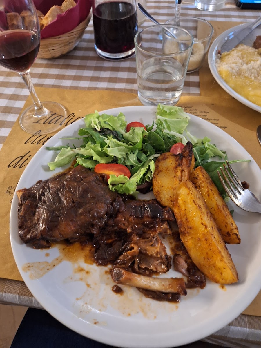 Veneto’s Osteria - Photo 8