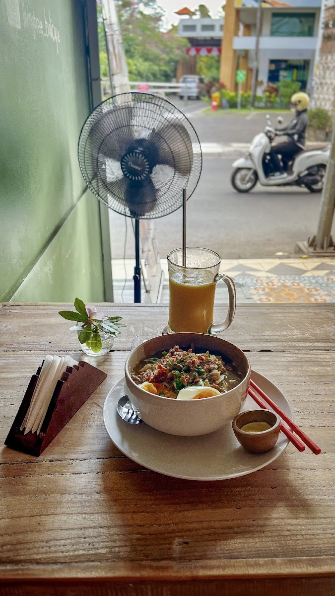Living Tree Bali Cafe - Photo 9