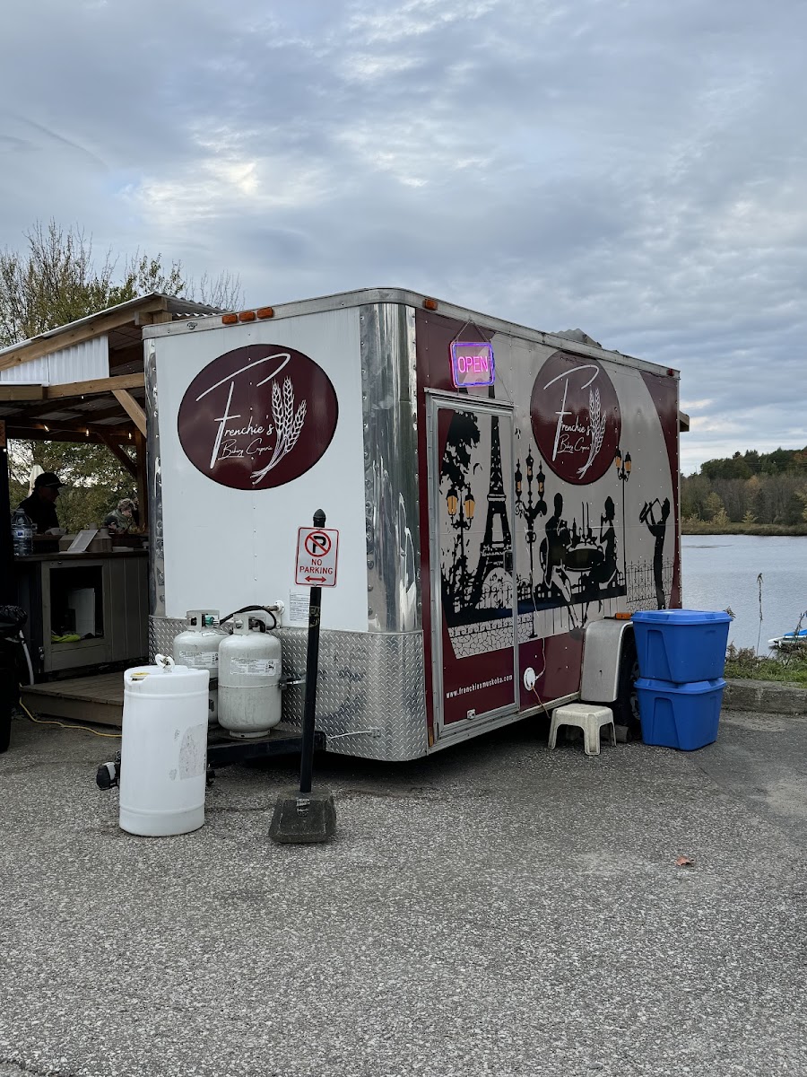 Frenchie's Bakery Creperie - Photo 4
