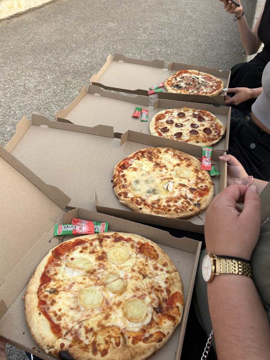 Pizza Fiorentina - Photo 2