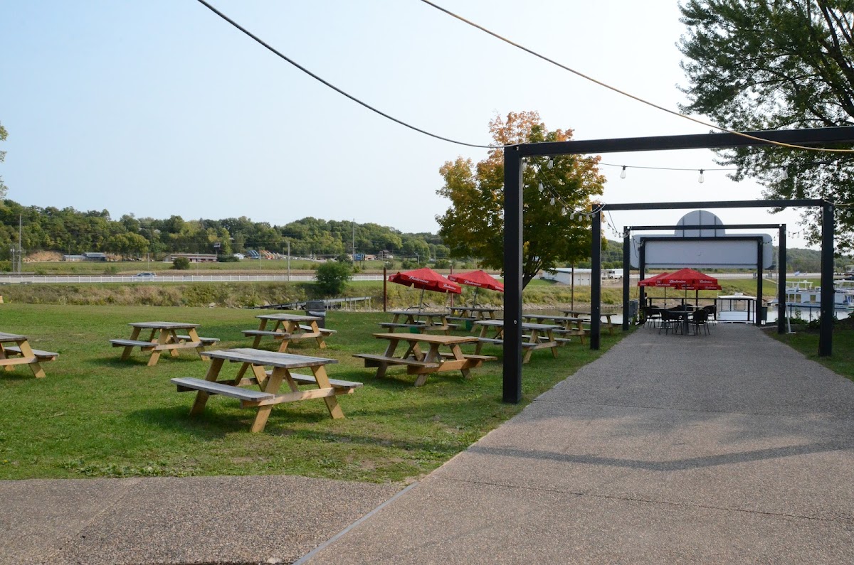 Frentress Lake Bar & Grill - Photo 3