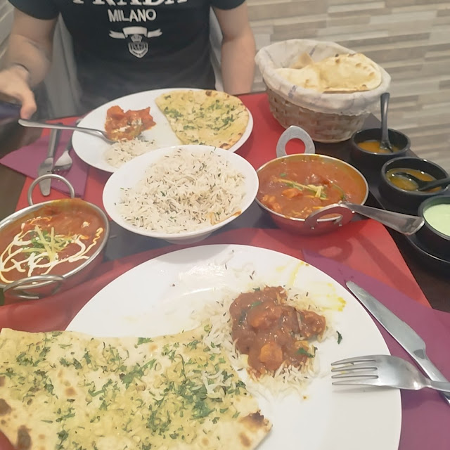 Chicken Tikka Masala Samosas Prawn Curry Naan Butter Y Naan Cheese