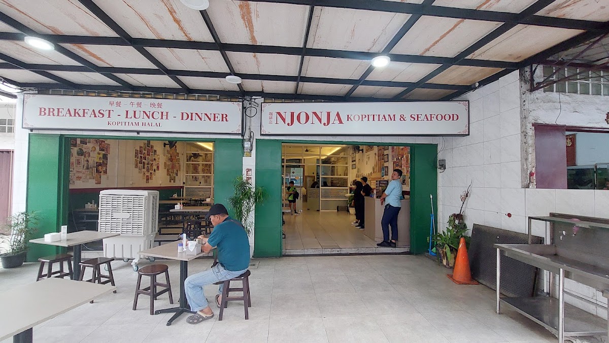 NJONJA KOPITIAM & SEAFOOD