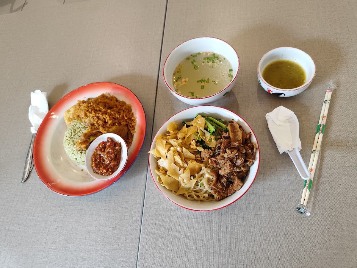 NJONJA KOPITIAM & SEAFOOD - Photo 9