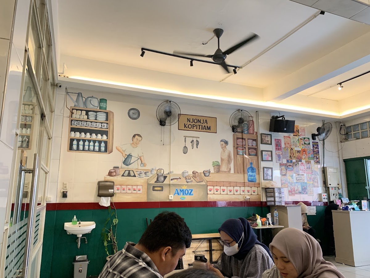 NJONJA KOPITIAM & SEAFOOD - Photo 2