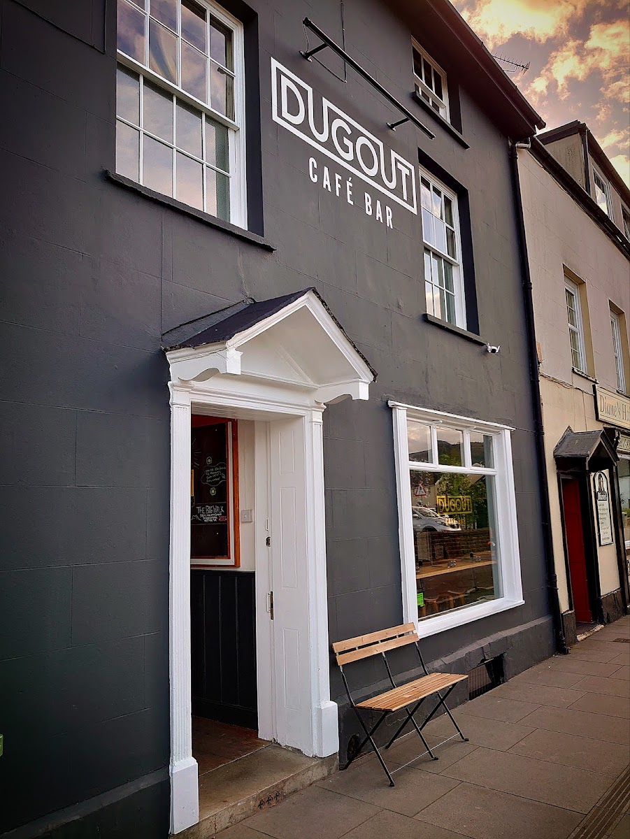 The Dugout CafeBar - Photo 3