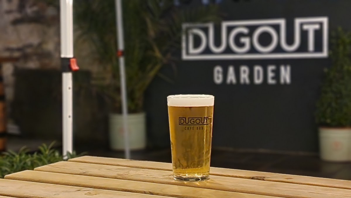 The Dugout CafeBar - Photo 4