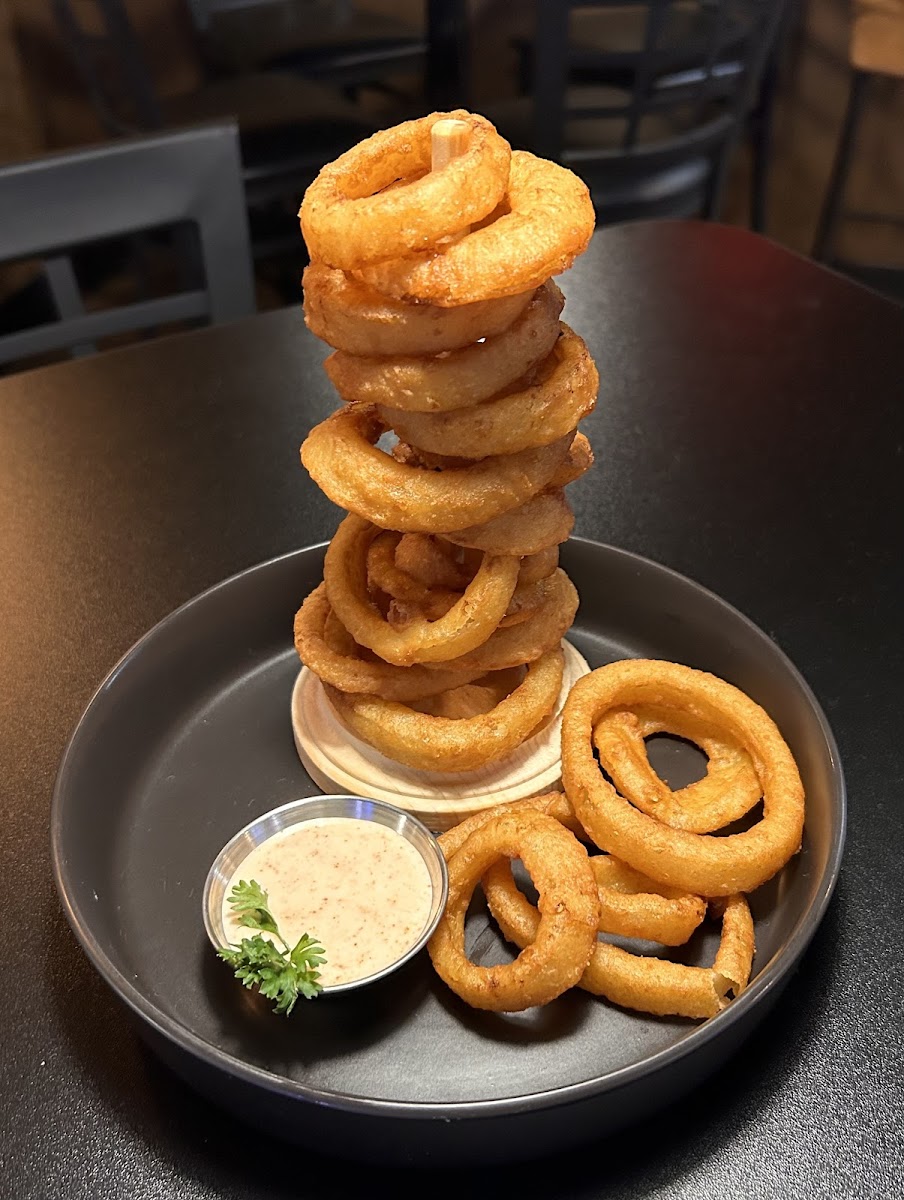 Around The Bend Bar & Grill - Photo 4