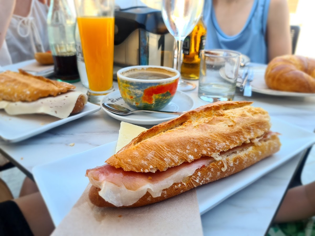 Cafeteria Heladeria Saura