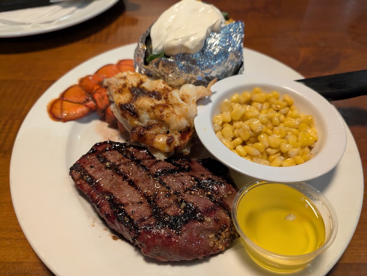 Chuck's Roadhouse Bar & Grill - Photo 3