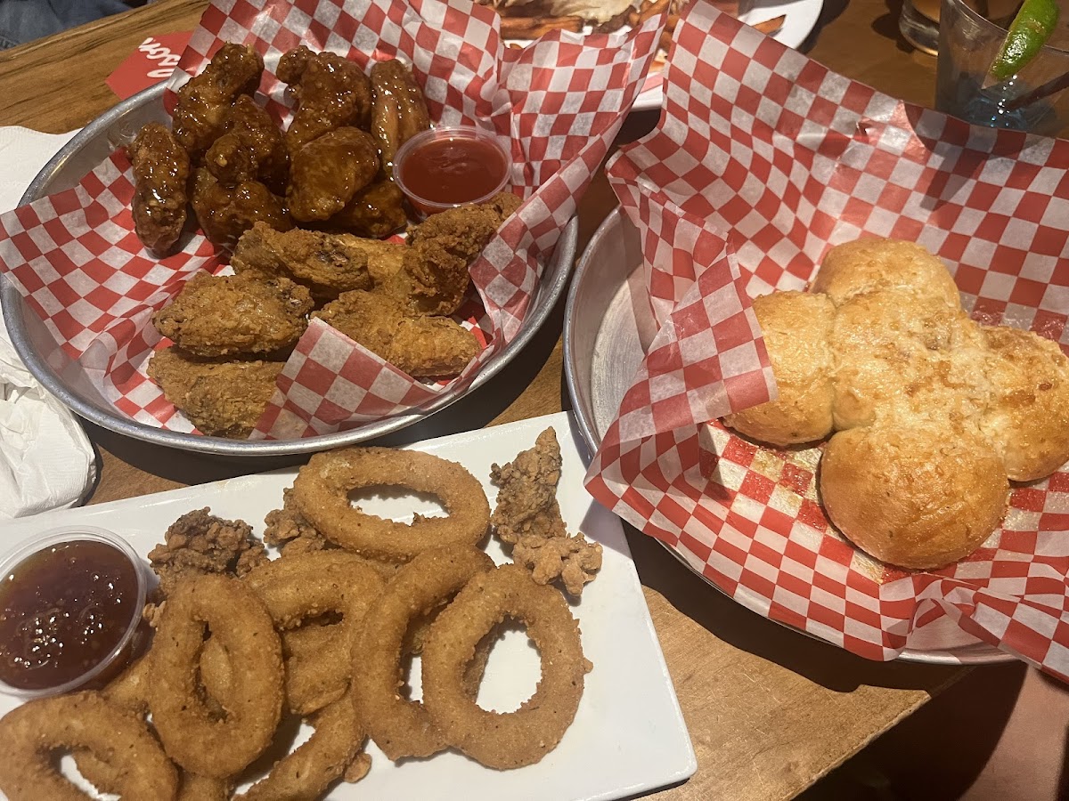 Chuck's Roadhouse Bar & Grill - Photo 4
