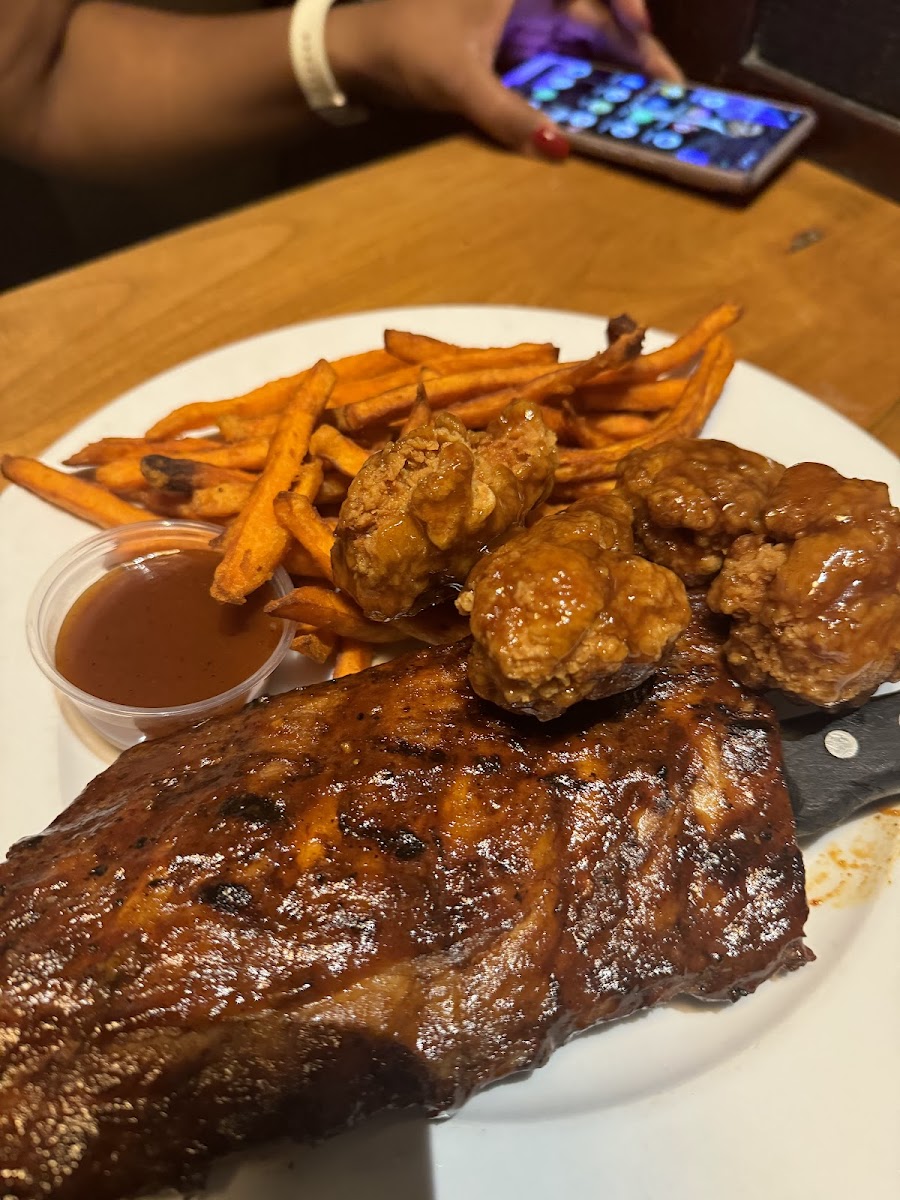 Chuck's Roadhouse Bar & Grill - Photo 5