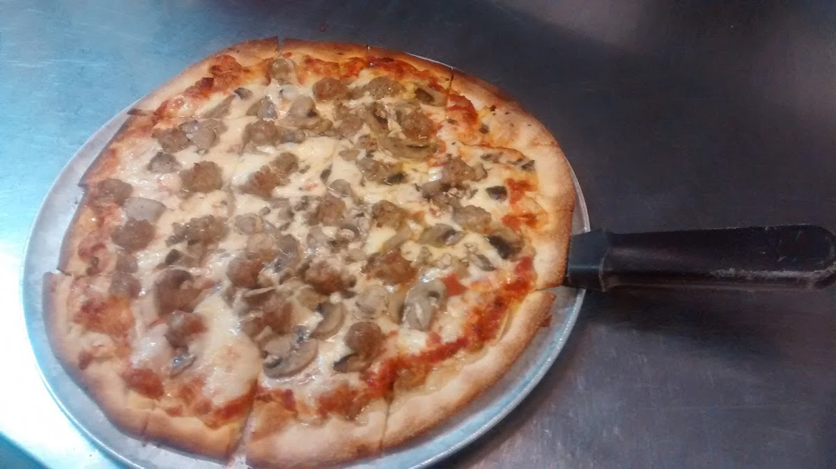 Rollin Stone Pizza Pub - Photo 7
