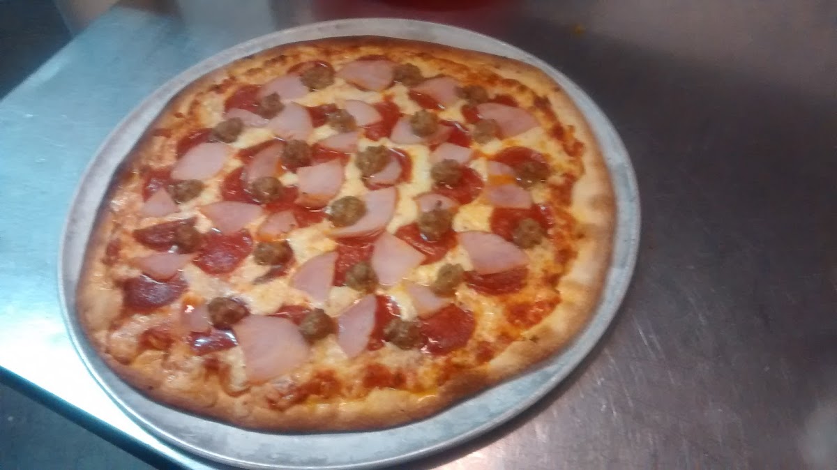 Rollin Stone Pizza Pub - Photo 8