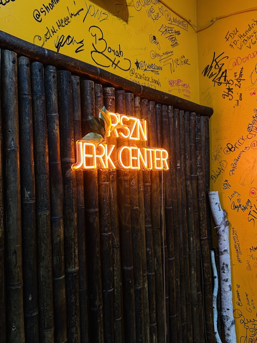 R'SZN Caribbean Jerk Center - Photo 3
