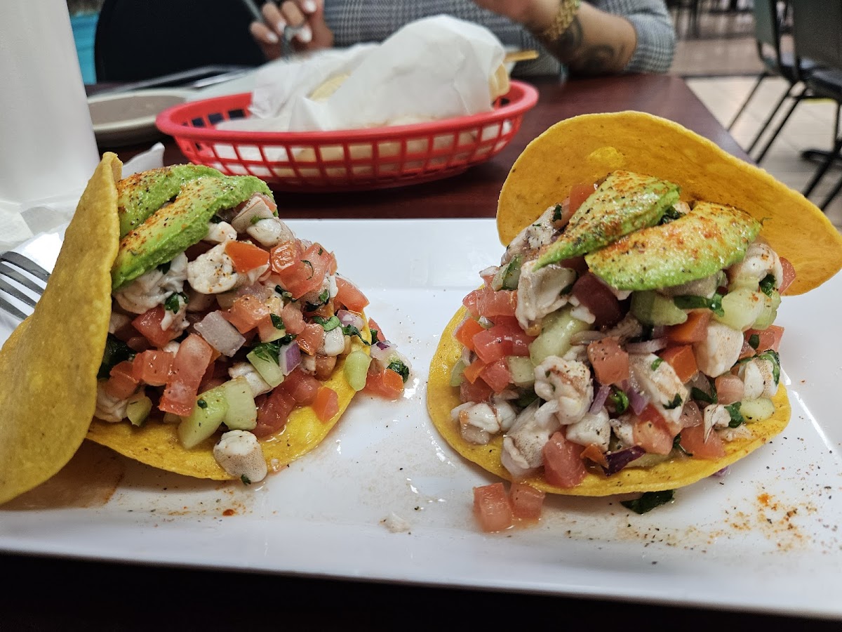 Mariscos Coliman - Photo 3