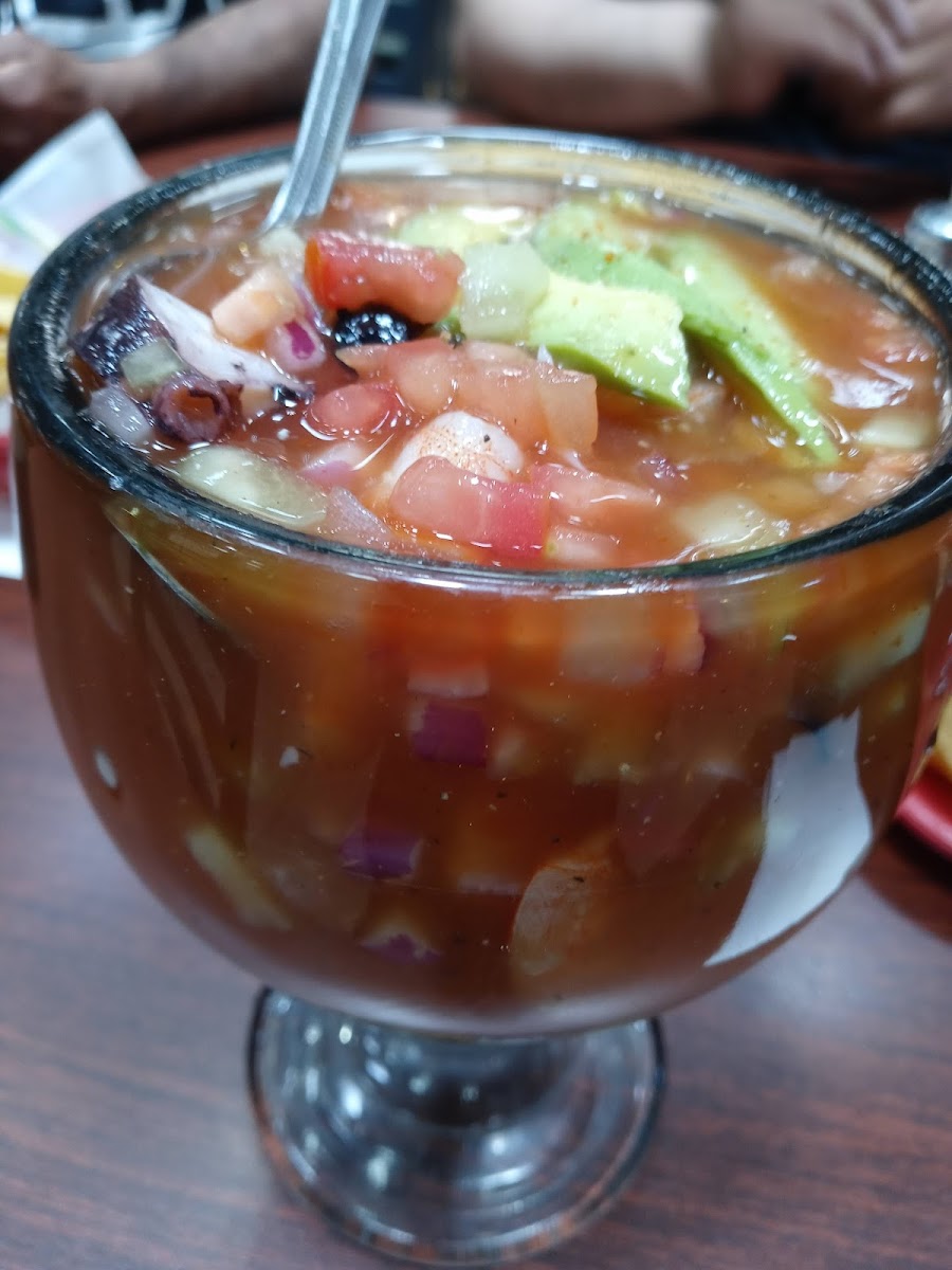 Mariscos Coliman - Photo 4