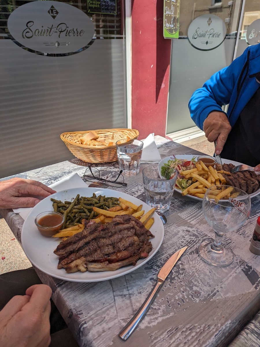 Le Saint Pierre - Bar Restaurant - Photo 6