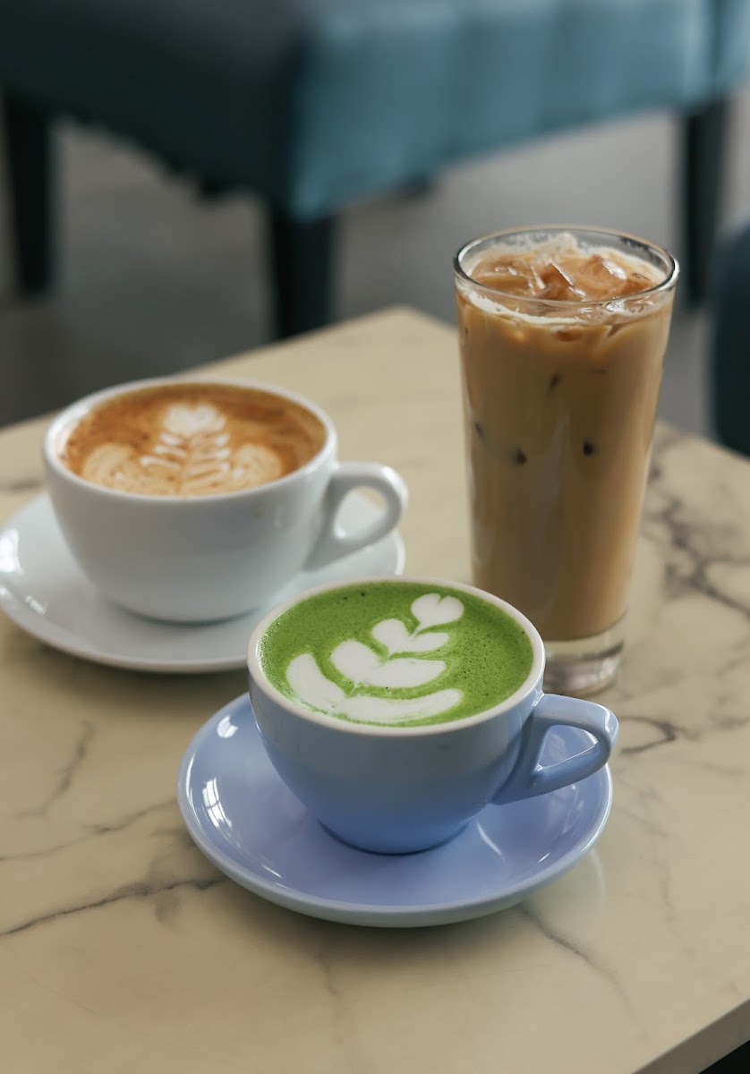 Dilly Dally Coffee Co. - Photo 1
