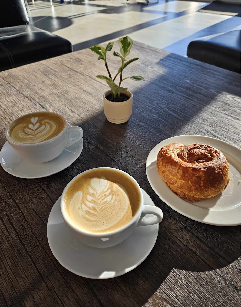 Dilly Dally Coffee Co. - Photo 8