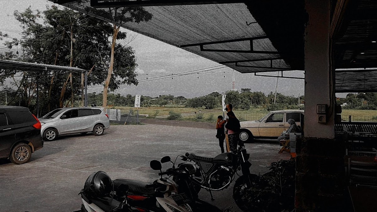 Five degrees klaten cafe,resto&carwash - Photo 2
