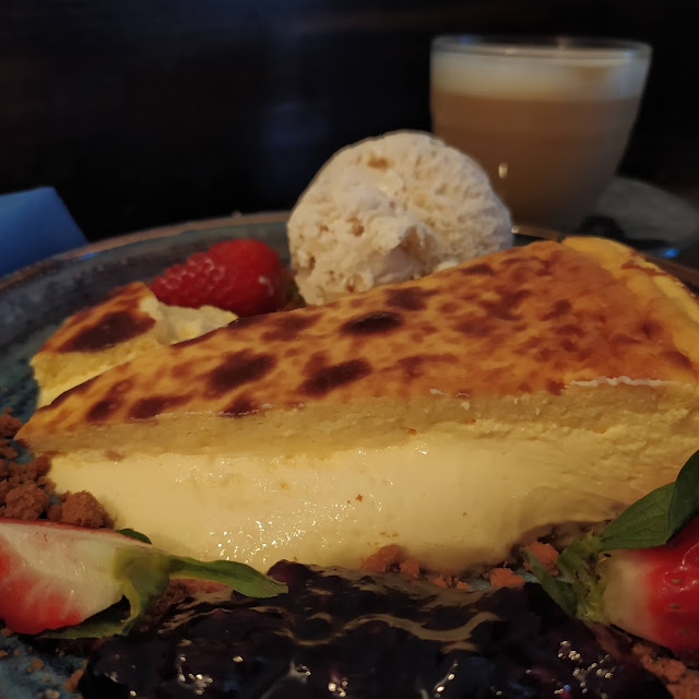 Tarta de Queso Con Helado de Vainilla