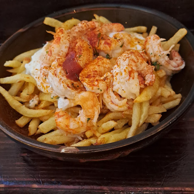 Huevos Rotos Con Gambones Al Ajillo