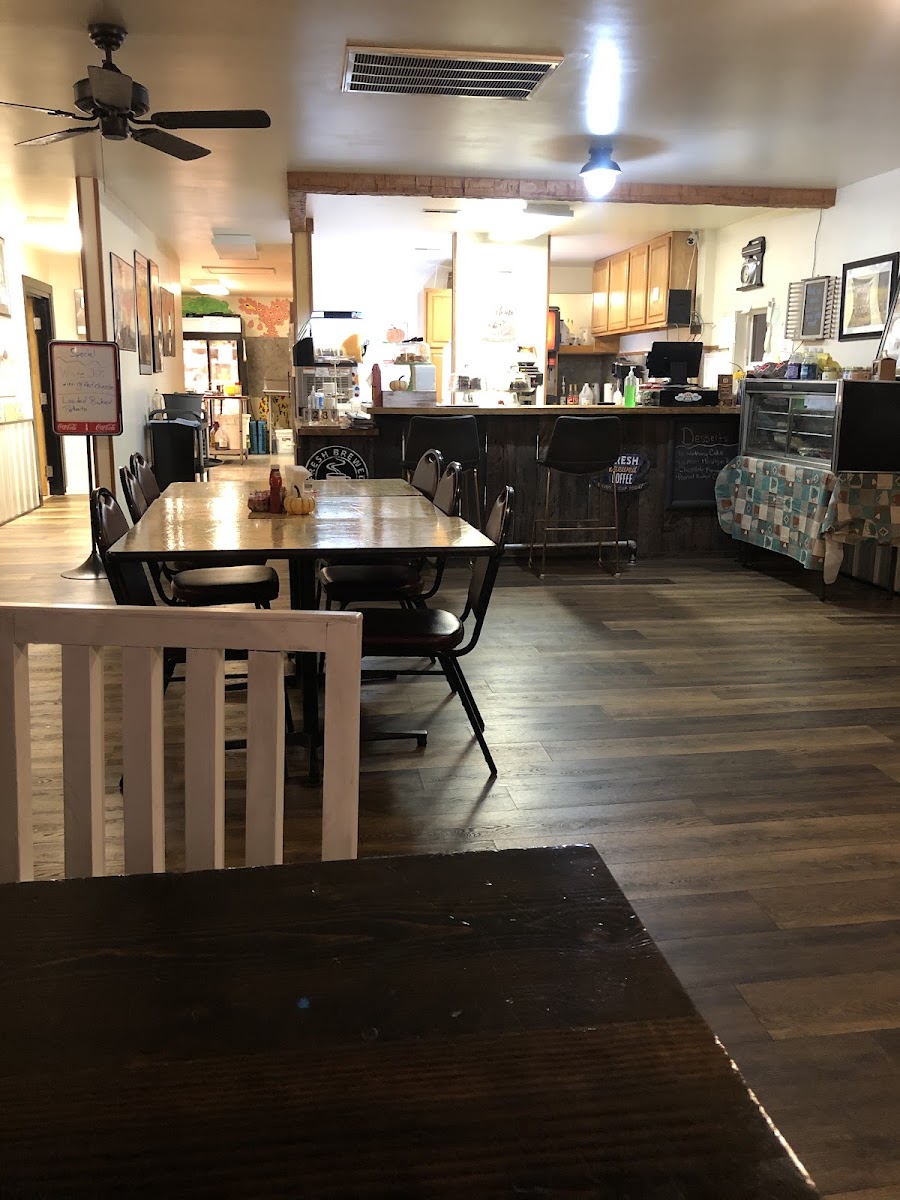 Country Roads Restaurant & Grill