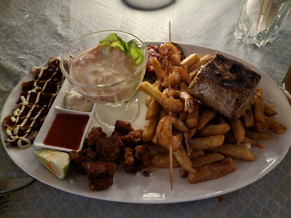 Reefers Restaurant & Rum Bar - Photo 1