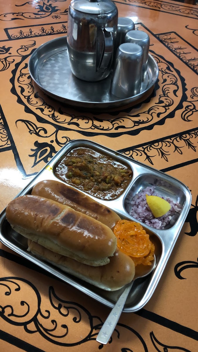 Roops Vegetarian Sweets and Snacks - Photo 4